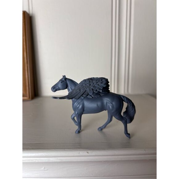 Breyer Horse - Picture 1 of 8